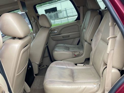 Used 2011 Cadillac Escalade Luxury AWD/4WD image 12