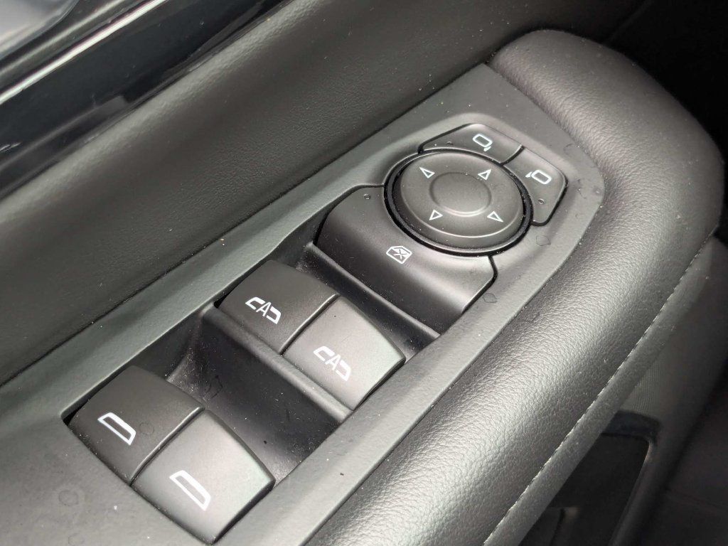 Used 2025 Chevrolet Tahoe LT AWD/4WD image 28