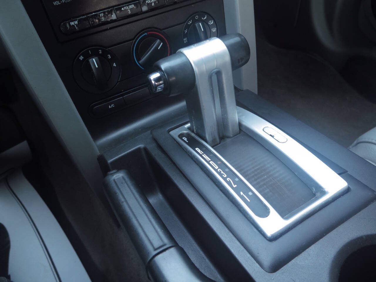 Used 2005 Ford Mustang Convertible RWD image 9