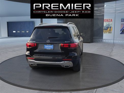 Used 2024 Mercedes-Benz GLB 250 4MATIC w/ Exclusive Package image 7