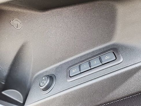 Used 2018 Chevrolet Equinox Premier AWD/4WD image 32