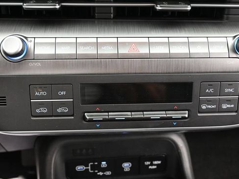 Used 2025 Hyundai Kona SEL AWD/4WD image 12