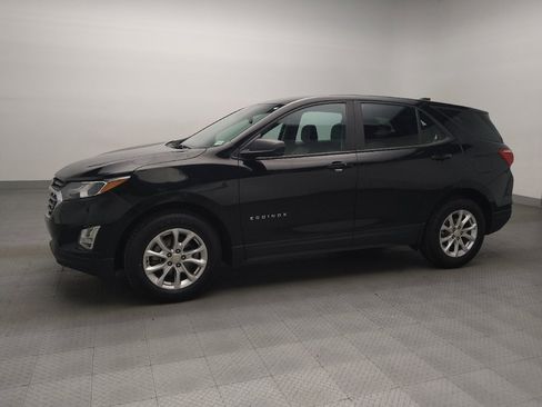 Used 2020 Chevrolet Equinox LS image 2