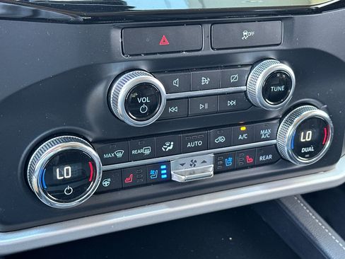 Used 2022 Ford Expedition XLT RWD image 17