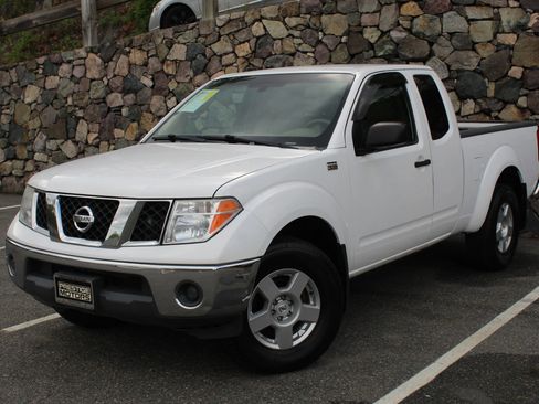 Used 2008 Nissan Frontier SE w/ SE Value Truck Pkg image 2