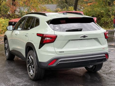 Used 2024 Chevrolet Trax RS w/ Sunroof Package image 5