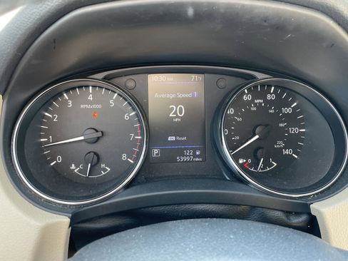 Used 2019 Nissan Rogue SV w/ Premium Package FWD image 9