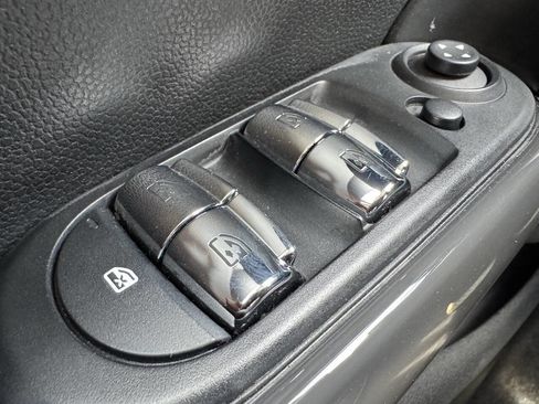 Used 2016 MINI Cooper 4-Door Hardtop image 16