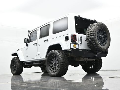 Used 2013 Jeep Wrangler Unlimited Sahara w/ Connectivity Group AWD/4WD image 16