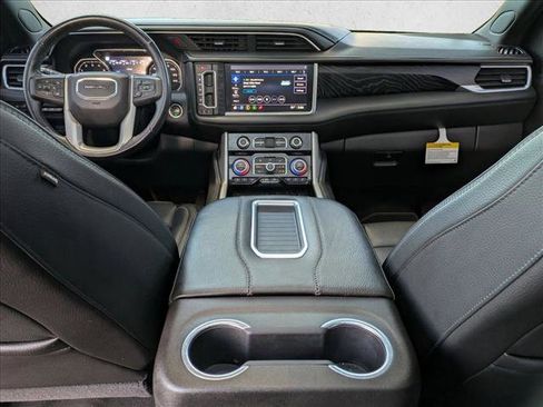 Used 2021 GMC Yukon Denali w/ Denali Premium Package image 15