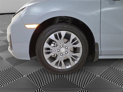 Used 2025 Honda Odyssey Touring image 9
