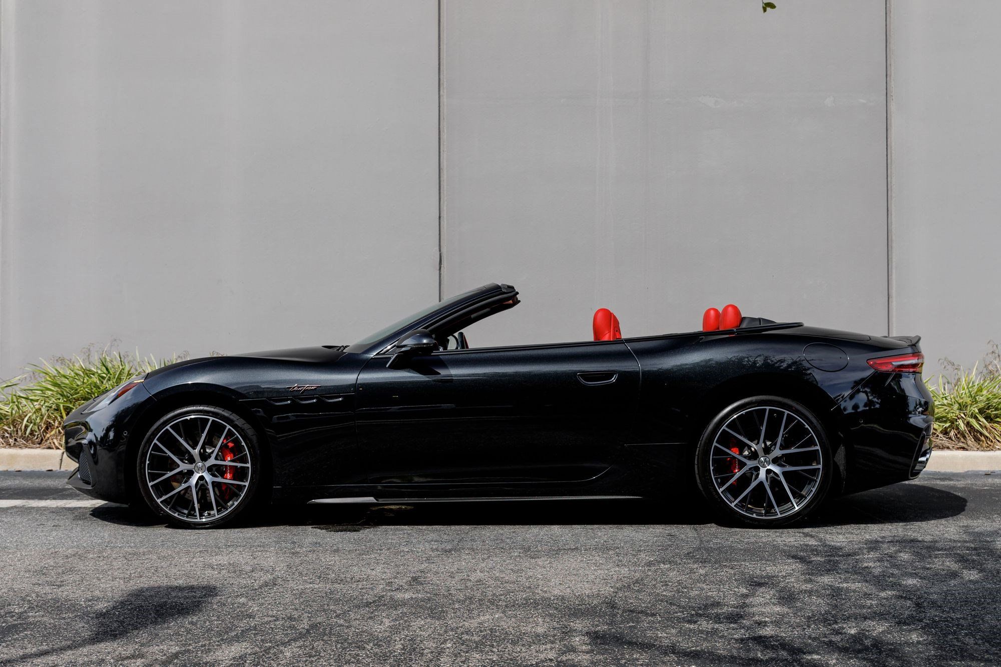 Used 2024 Maserati GranCabrio Trofeo AWD/4WD image 2