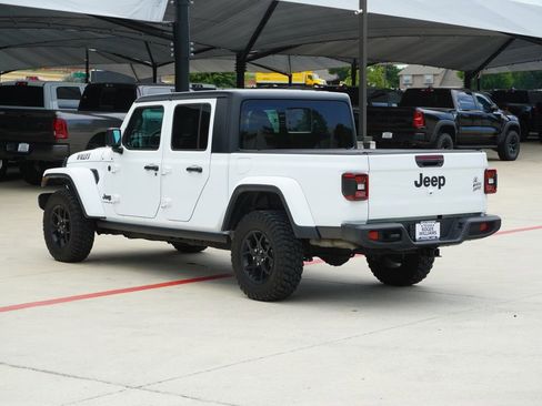 Used 2025 Jeep Gladiator Sport AWD/4WD image 3