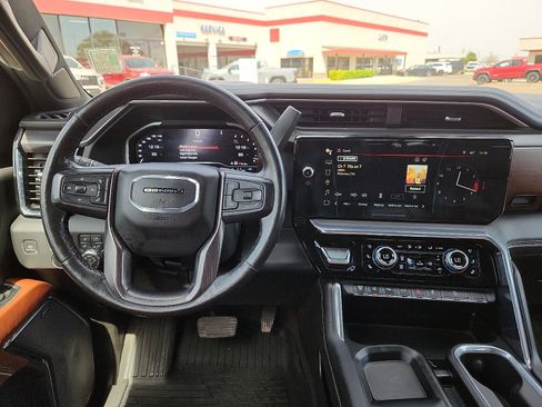 Used 2024 GMC Sierra 3500 Denali Ultimate AWD/4WD image 11