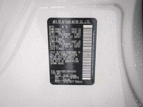 Used 2025 Nissan Armada PRO-4X AWD/4WD image 35