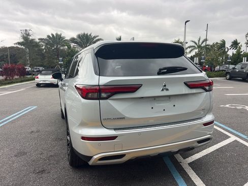 Used 2024 Mitsubishi Outlander FWD image 17