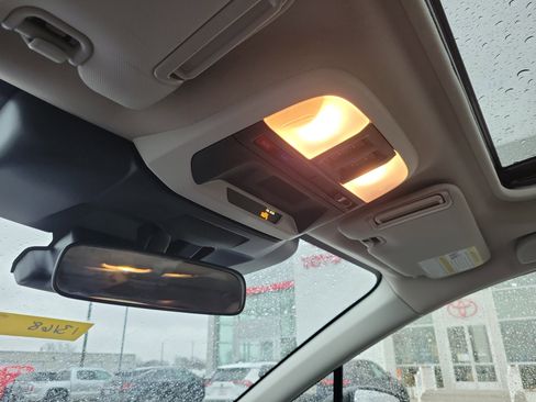 Used 2024 Subaru Crosstrek 2.0i Premium image 30