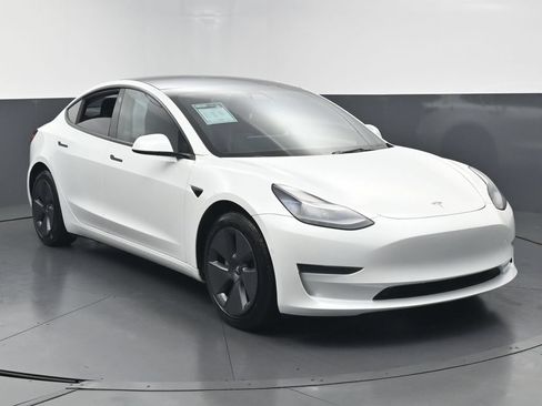 Used 2021 Tesla Model 3 Standard Range Plus RWD image 2