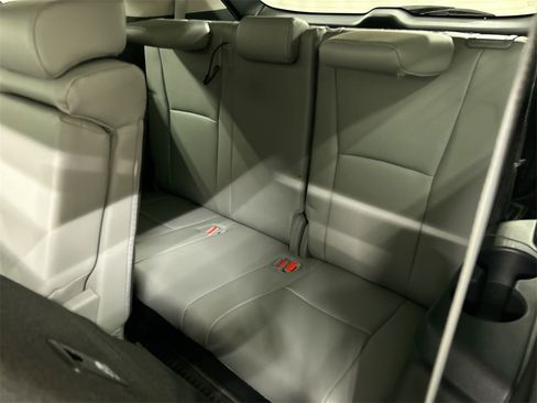 Used 2023 Toyota Highlander XLE image 21