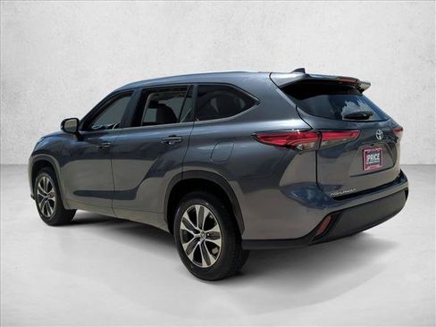 Used 2023 Toyota Highlander XLE FWD image 8