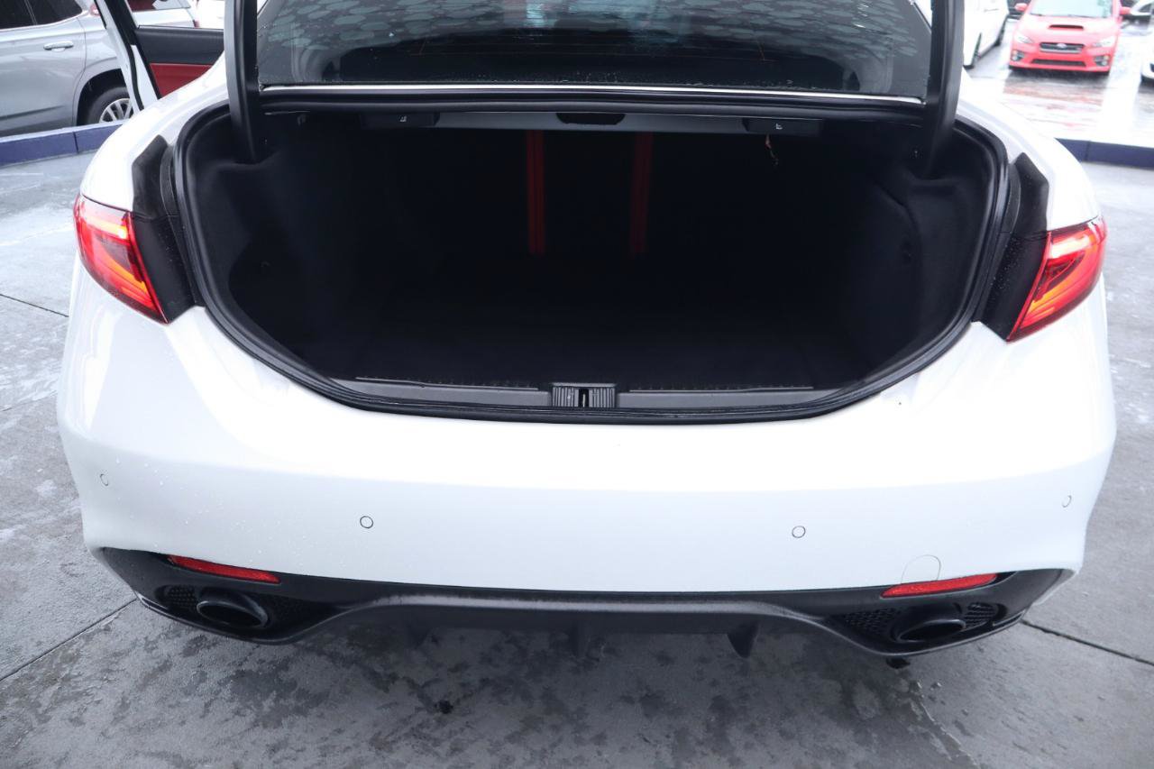 Used 2019 Alfa Romeo Giulia w/ Quick Order Package 22K Sport RWD image 32
