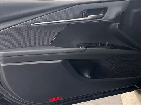 Used 2025 Toyota Camry SE image 9