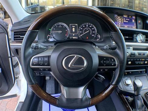 Used 2016 Lexus ES 350 w/ Luxury Package w/Wood Trim image 14