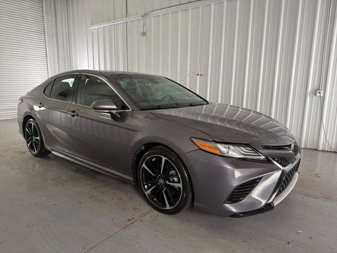 Used 2019 Toyota Camry XSE image 1