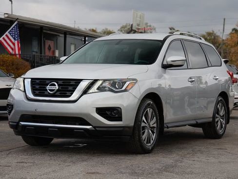 Used 2018 Nissan Pathfinder S image 4