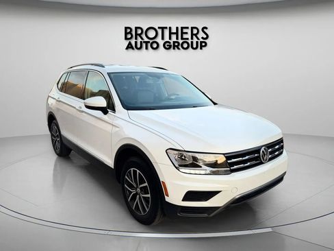 Used 2020 Volkswagen Tiguan SEL image 3