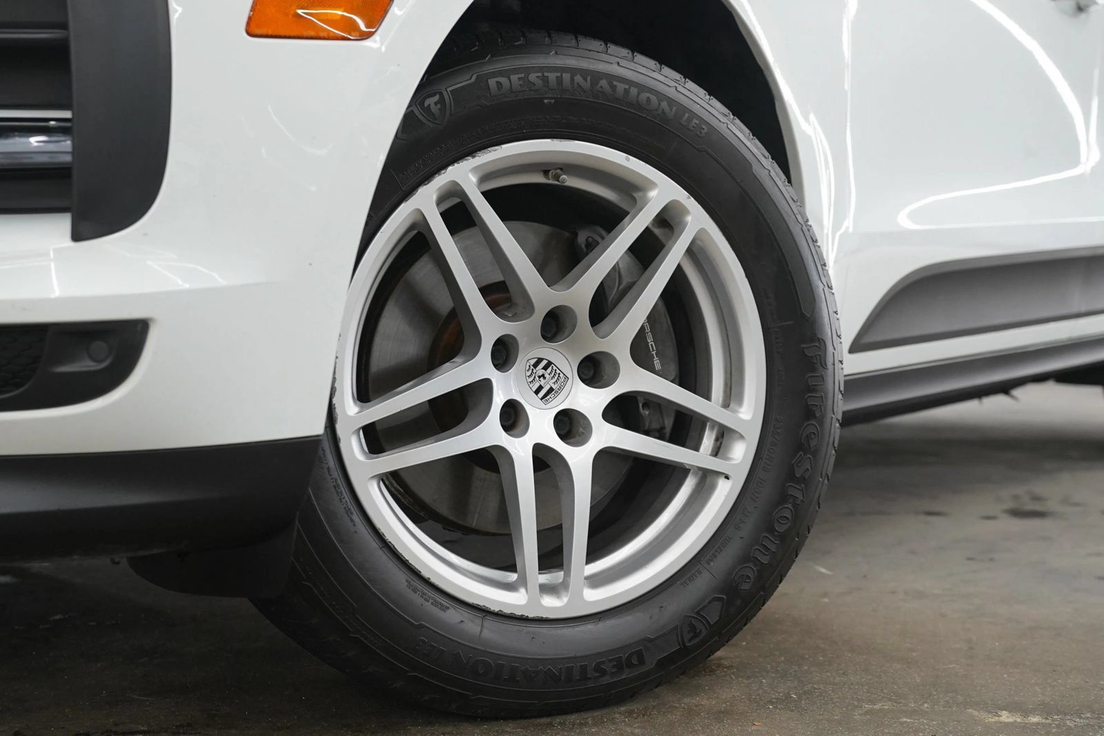 Used 2019 Porsche Macan AWD/4WD image 2