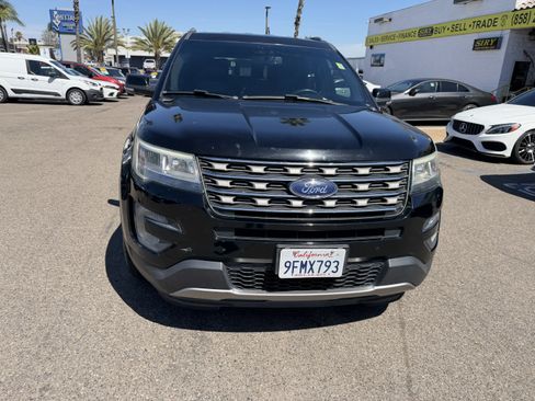 Used 2017 Ford Explorer XLT w/ Equipment Group 202A FWD image 2