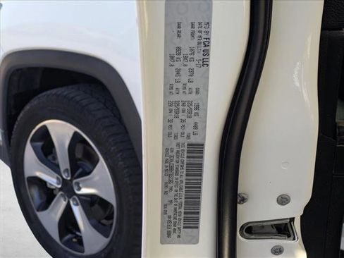 Used 2017 Jeep Compass Latitude w/ Popular Equipment Group image 25