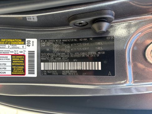 Used 2025 Toyota Sienna XLE FWD image 31