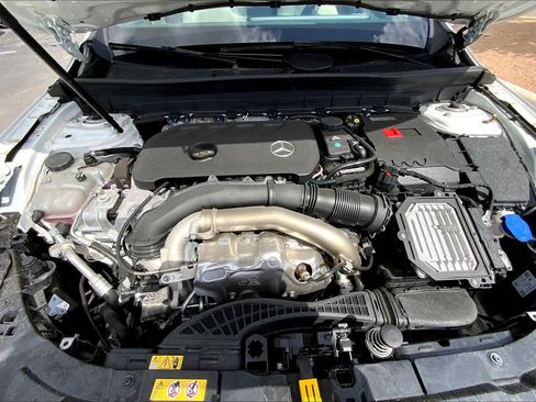 Used 2025 Mercedes-Benz GLB 250 image 17