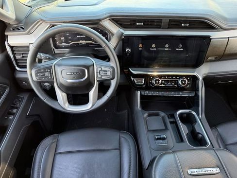 Used 2025 GMC Sierra 2500 Denali w/ Denali Reserve Package image 15