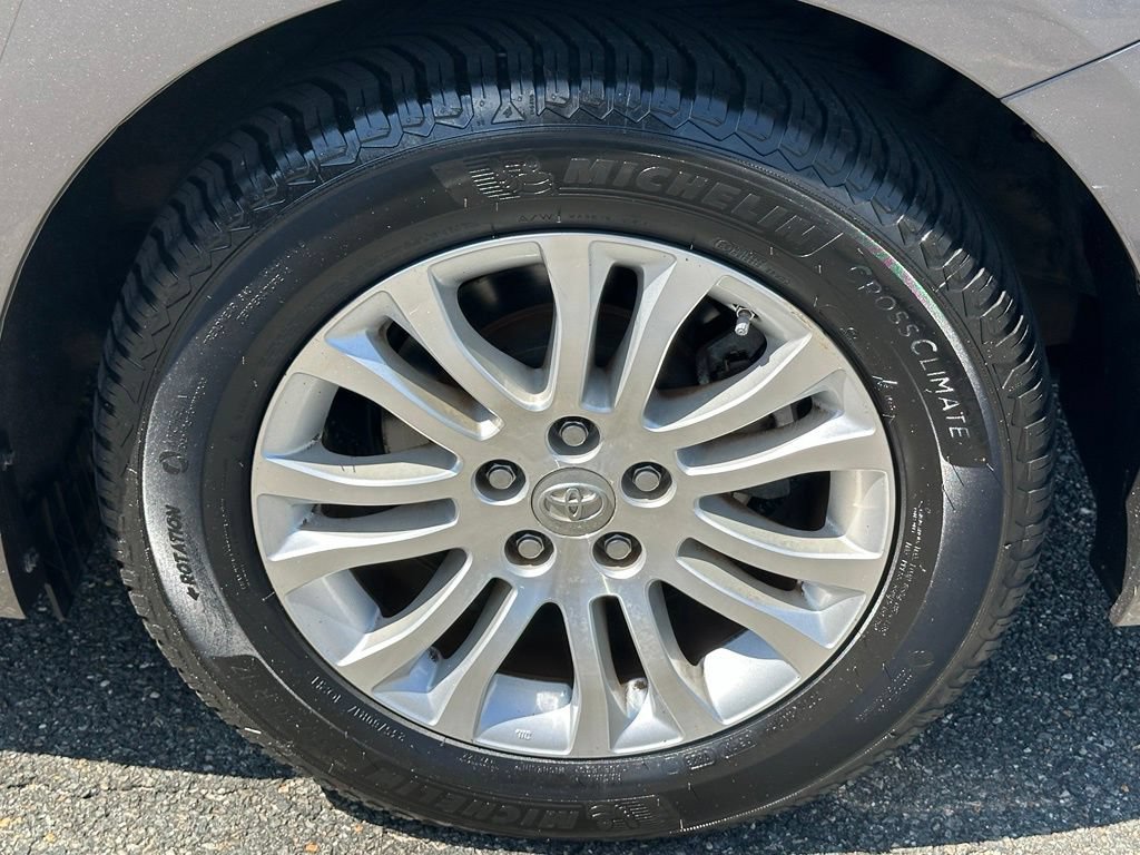 Used 2017 Toyota Sienna XLE FWD image 36