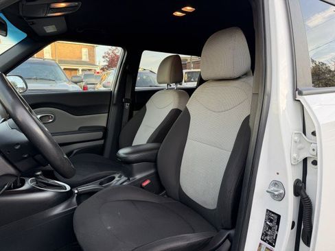 Used 2019 Kia Soul FWD image 12