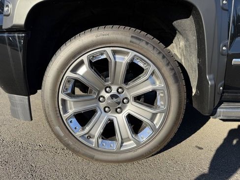 Used 2018 GMC Sierra 1500 Denali w/ Denali Ultimate Package image 9