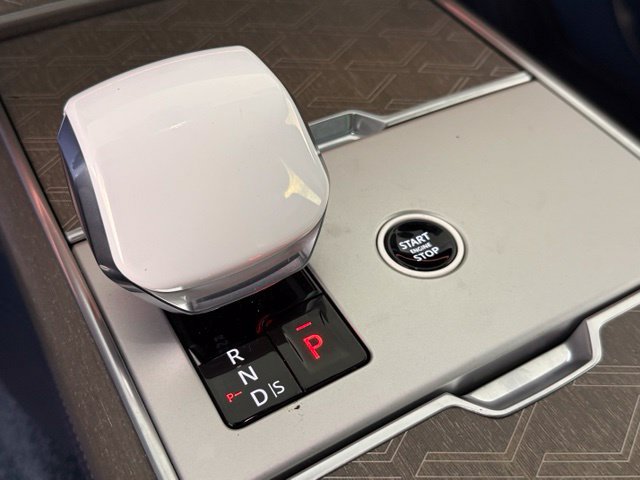 Certified 2025 Land Rover Range Rover SV AWD/4WD image 27