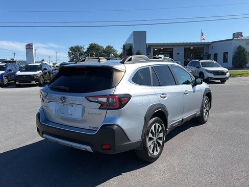 Used 2023 Subaru Outback Limited AWD/4WD image 3