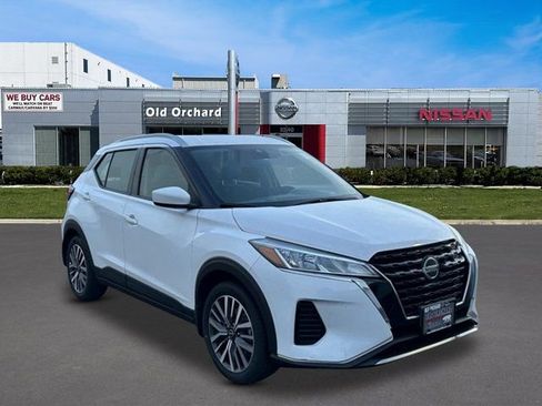 Used 2022 Nissan Kicks SV image 3