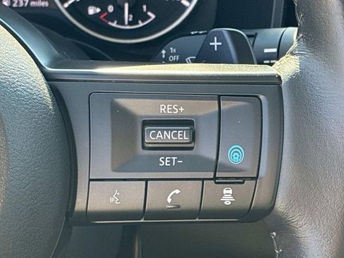 Used 2024 Nissan Rogue SV w/ SV Premium Package AWD/4WD image 26
