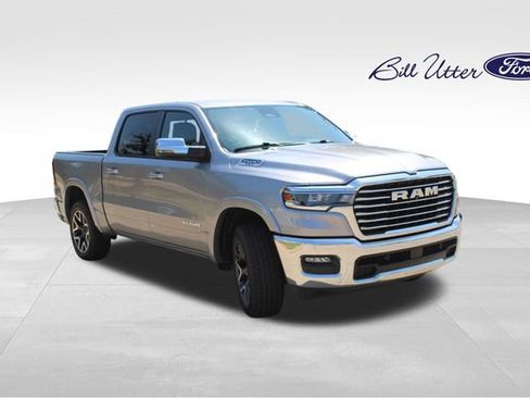 Used 2025 RAM 1500 Laramie AWD/4WD image 3