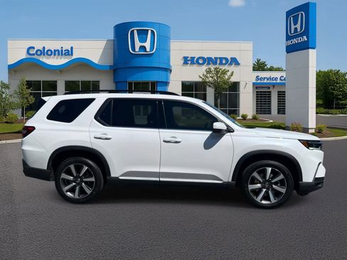 Used 2023 Honda Pilot Touring image 8