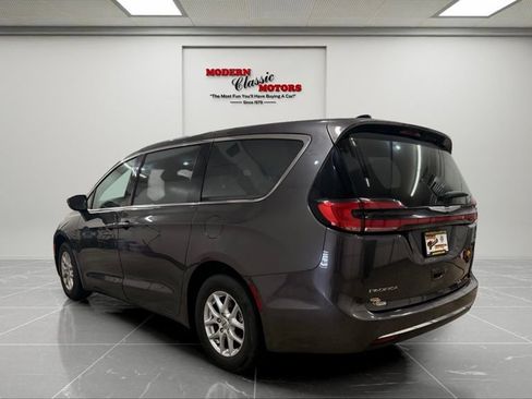 Used 2023 Chrysler Pacifica Touring-L FWD image 16