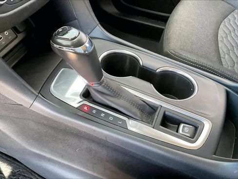 Used 2019 Chevrolet Equinox LT image 16