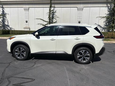 Used 2021 Nissan Rogue SV w/ Premium Package image 11