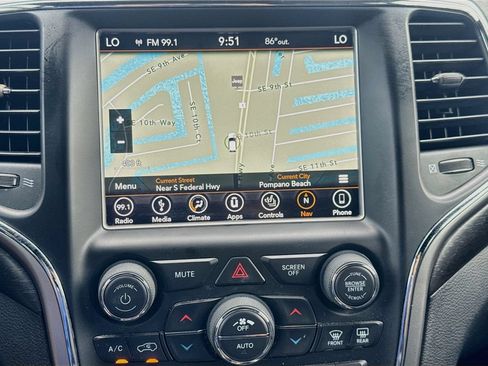 Used 2018 Jeep Grand Cherokee Laredo RWD image 14