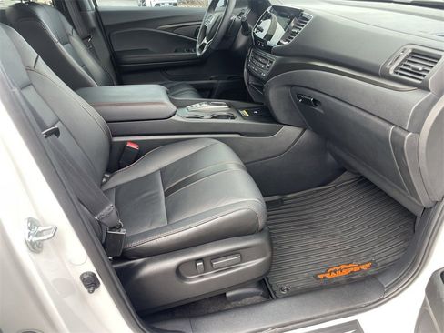 Used 2025 Honda Passport TrailSport image 34